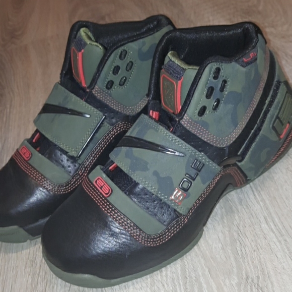 Nike LeBron Soldier 1 'Sole Collector/Sole-dier' - Picture 2 of 5